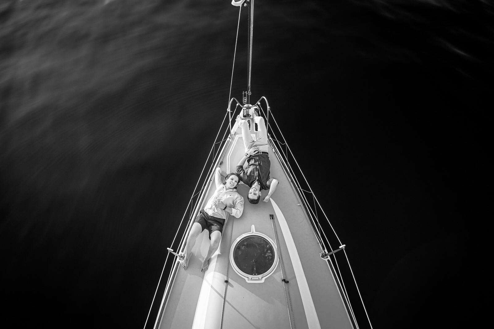 foto coppia in barca a vela trieste