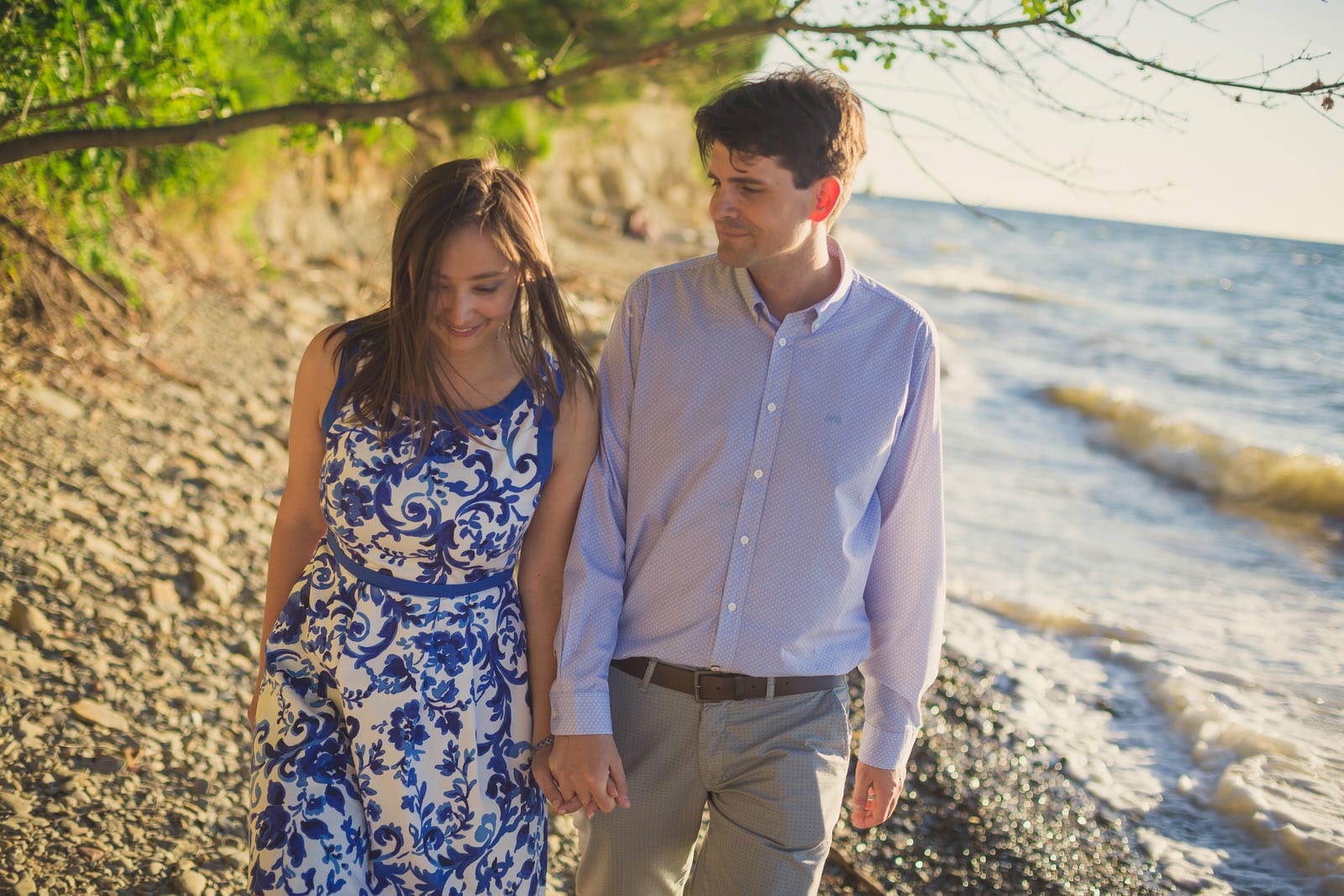 Servizio fotografico prematrimoniale in spiaggia a Punta Grossa