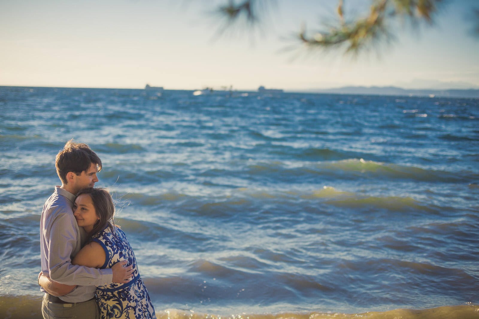 Servizio fotografico prematrimoniale in spiaggia a Punta Grossa
