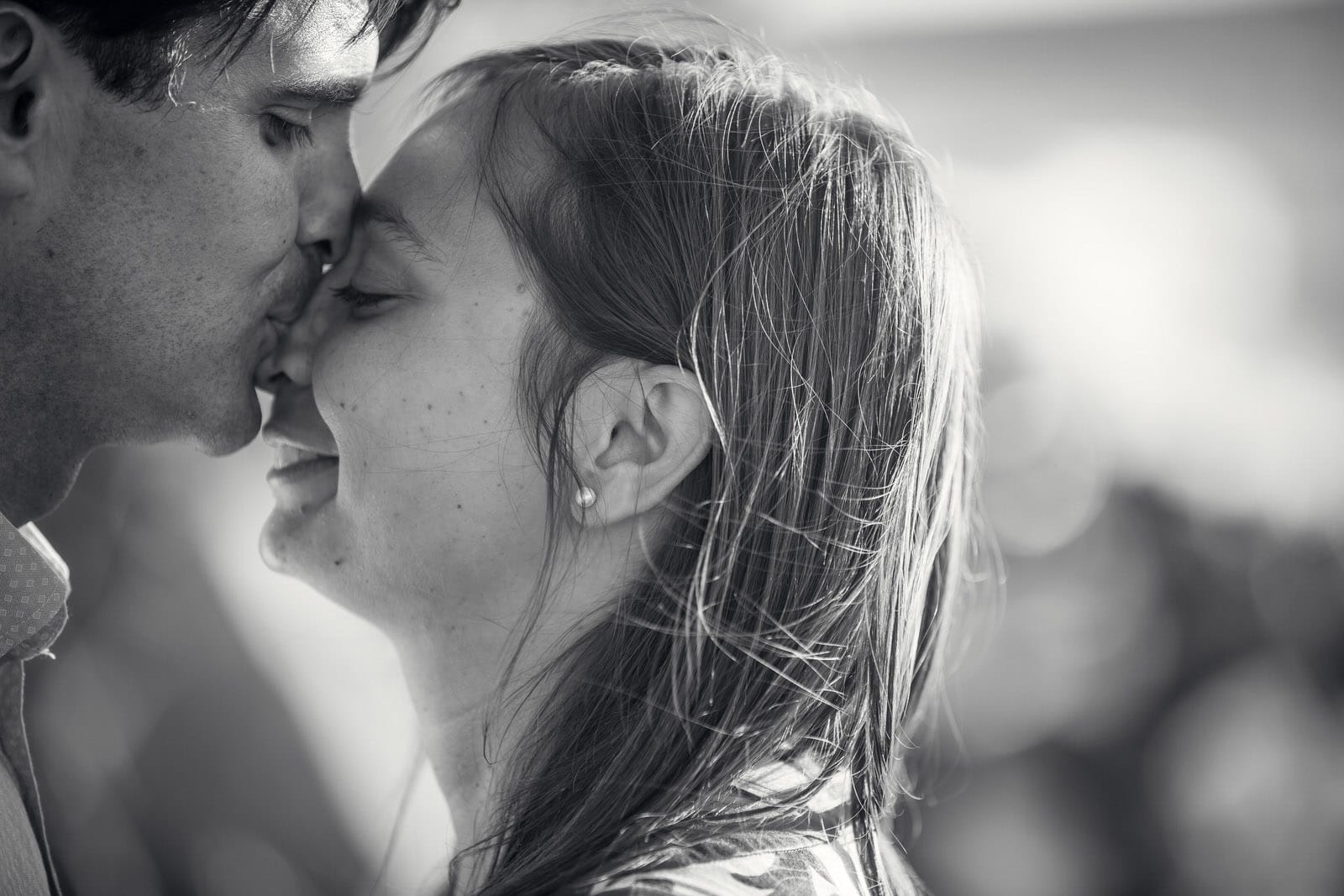 Servizio fotografico prematrimoniale in spiaggia a Punta Grossa