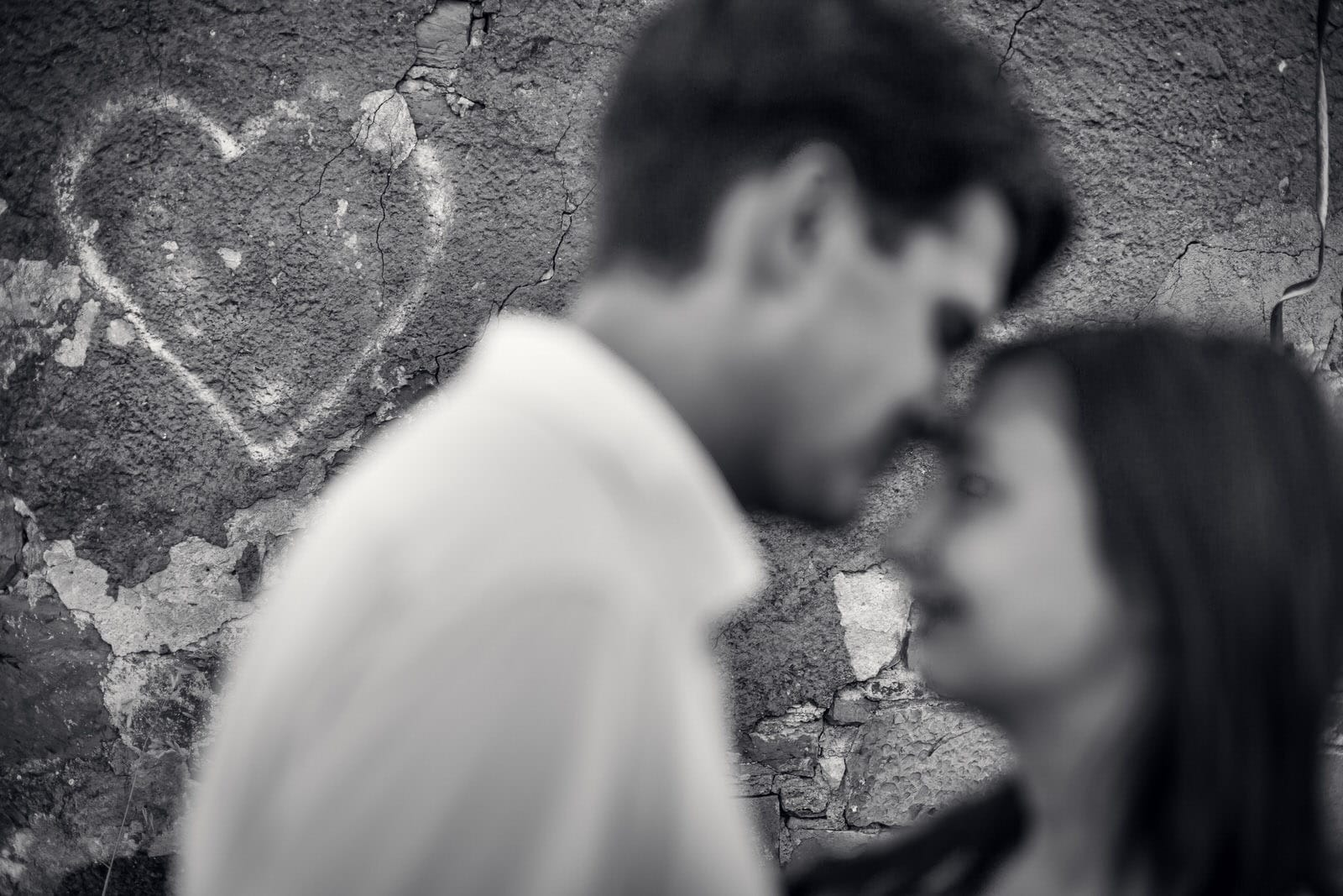 Servizio fotografico prematrimoniale in spiaggia a Punta Grossa
