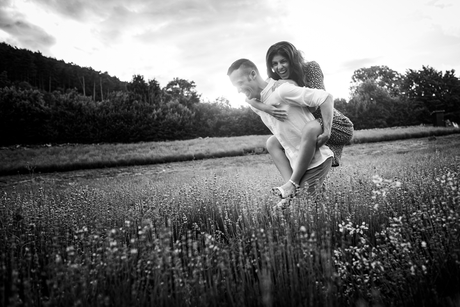 foto coppia lavanda slovenia prematrimoniali