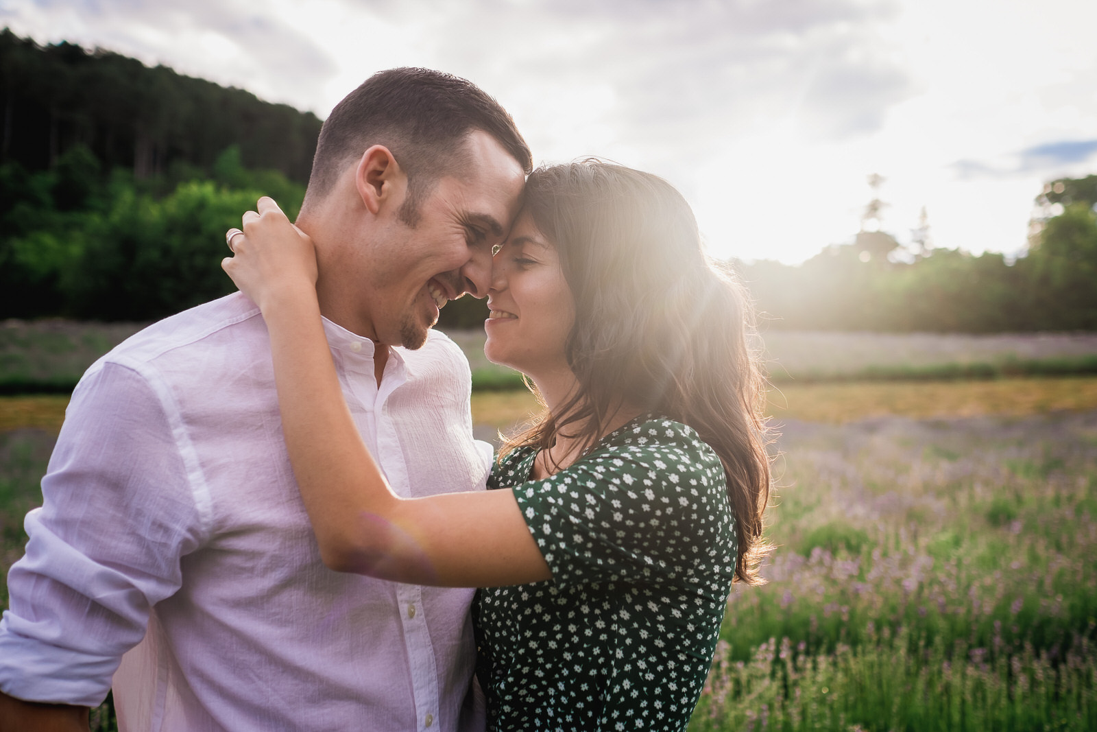 foto coppia lavanda slovenia prematrimoniali