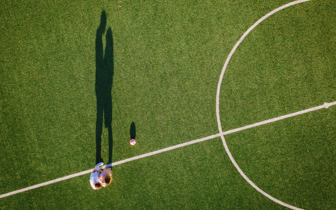 F+M – Servizio di coppia in campo di calcio