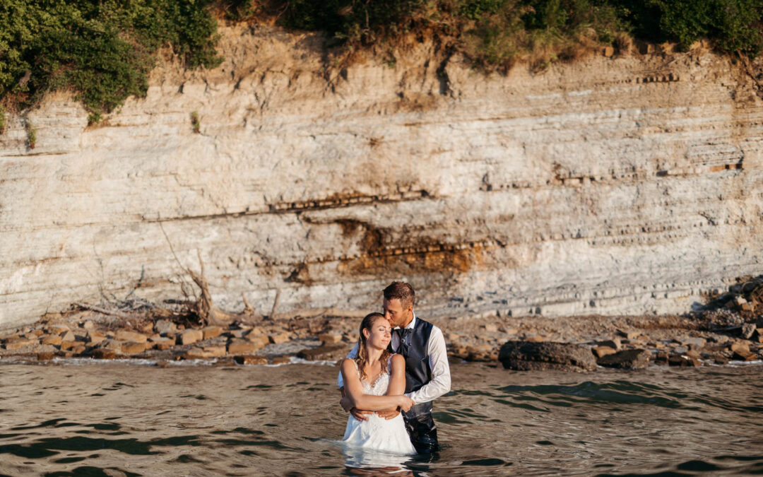 S+D – Elopement a Trieste: un Trash the Dress al tramonto sulla costa di Ancarano