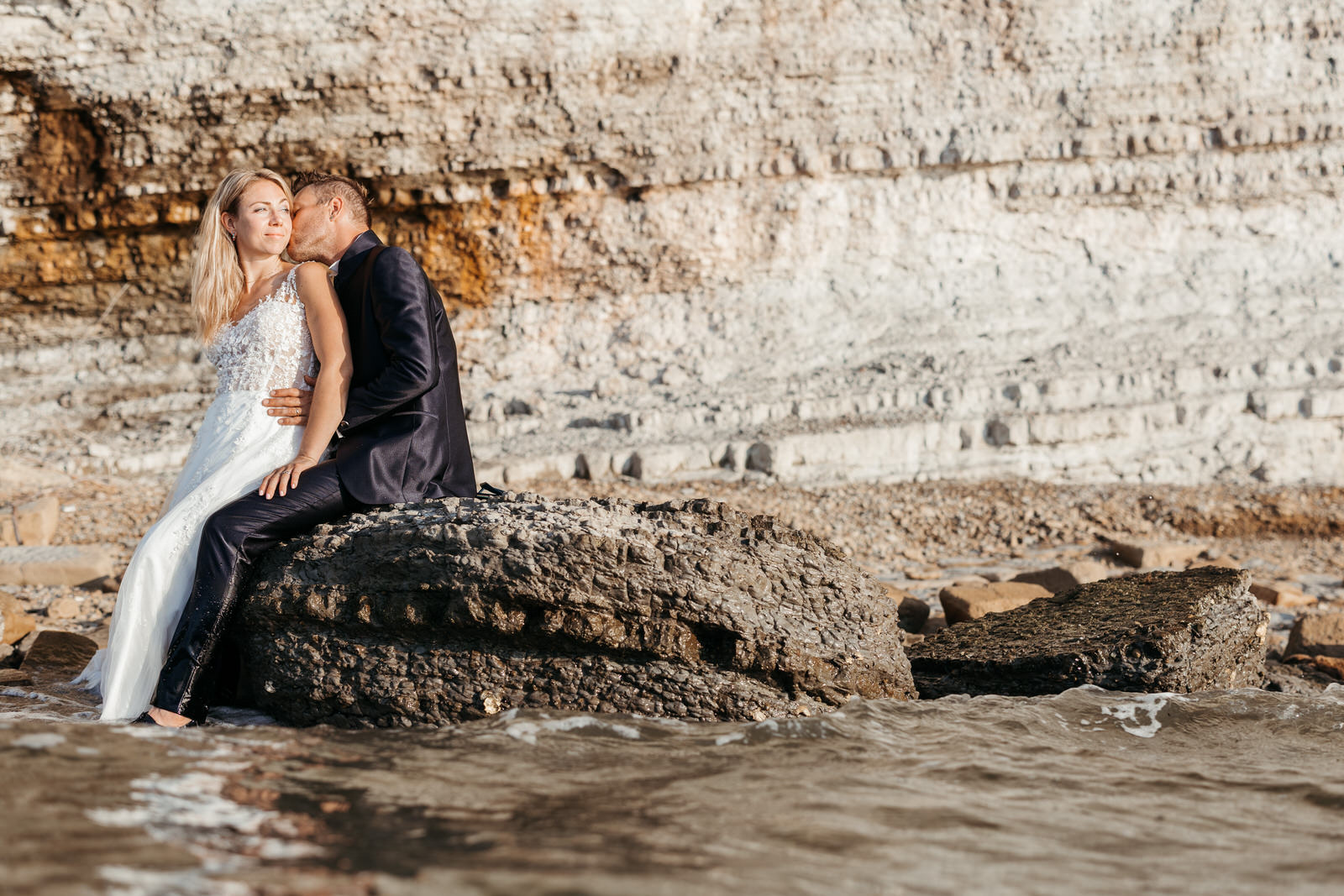 Elopement a Trieste con Silvia e Daniele: un Trash the Dress al tramonto sulla costa di Ancarano