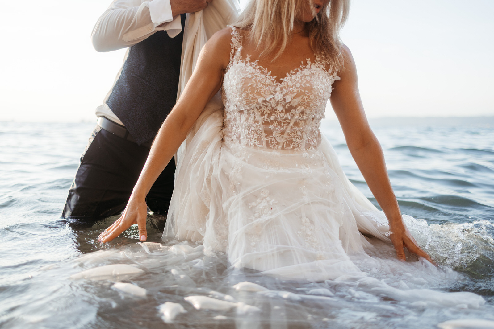 Elopement a Trieste con Silvia e Daniele: un Trash the Dress al tramonto sulla costa di Ancarano